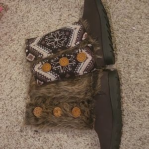 Muk Luks reversible fur/knit boots